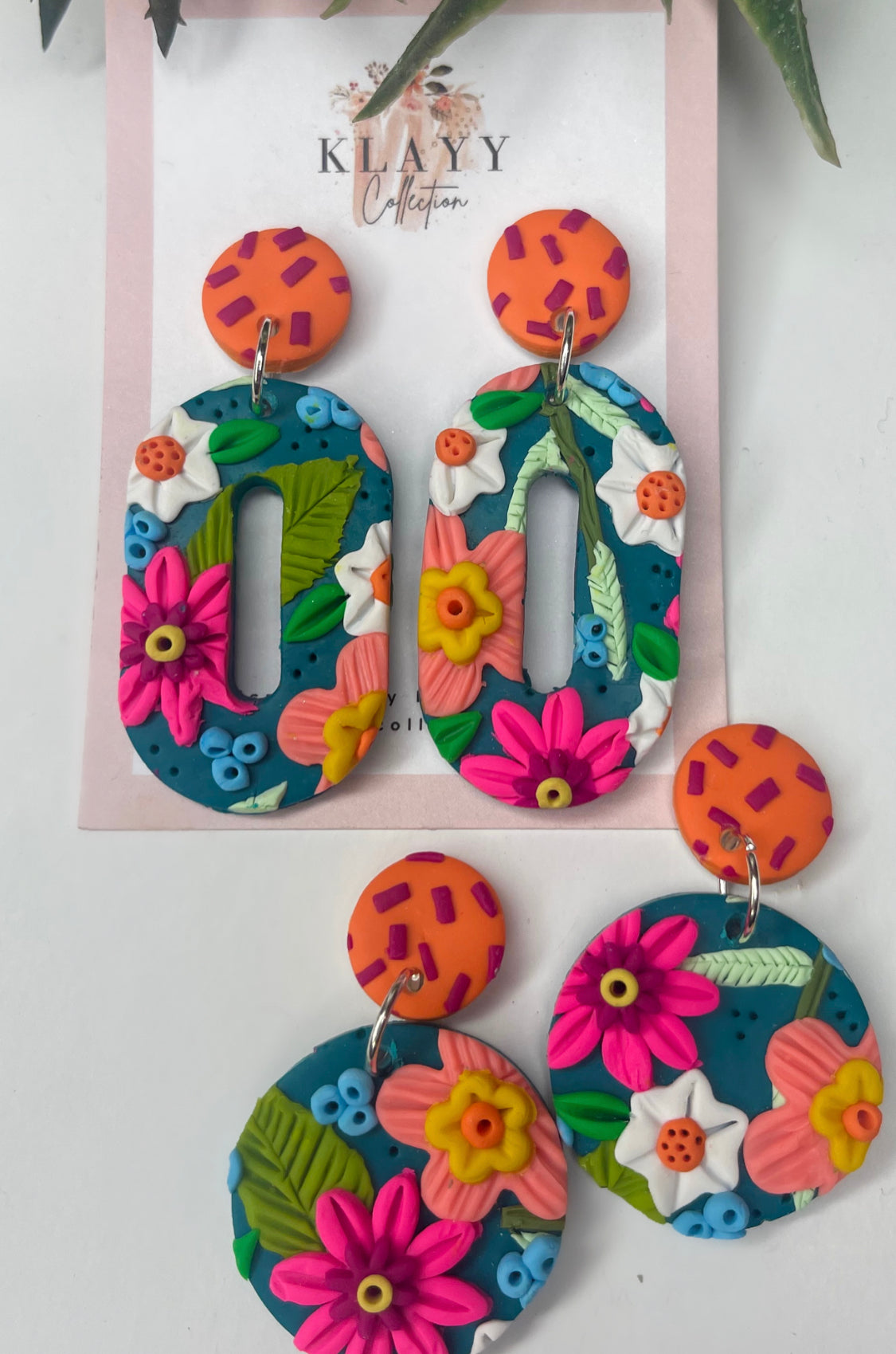 Tropical Neon Flowers Round