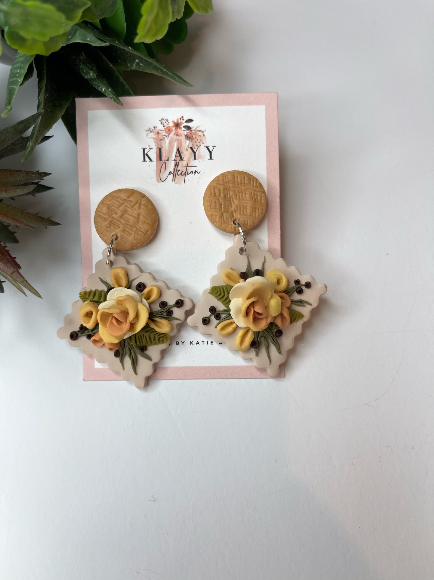 Golden Yellow and Amber Roses with Frill
