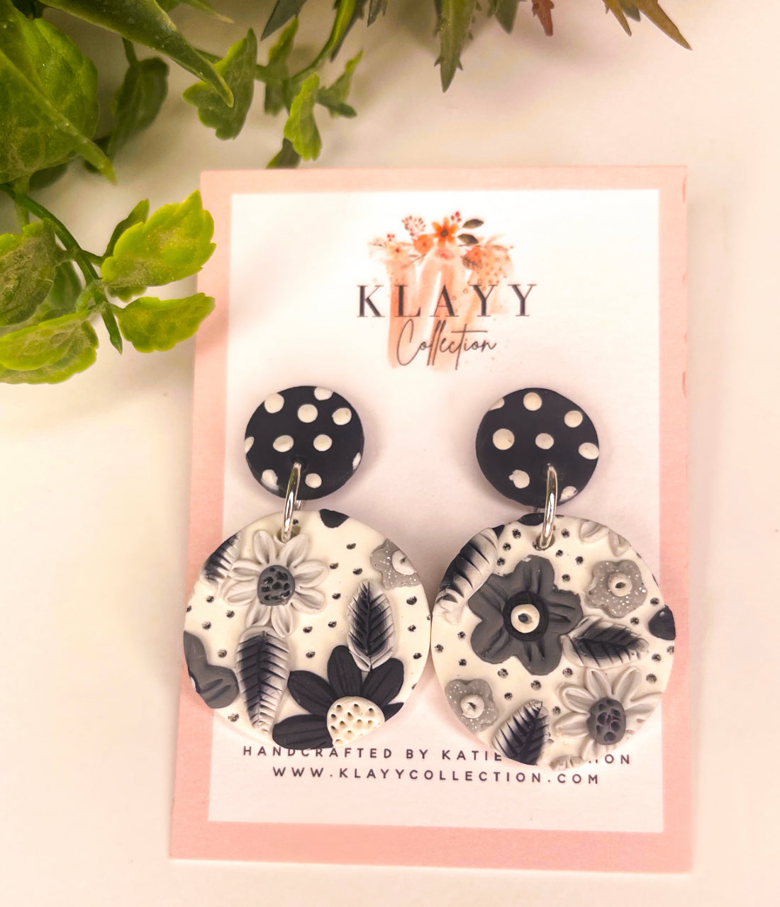 Black and White Spot Floral Round