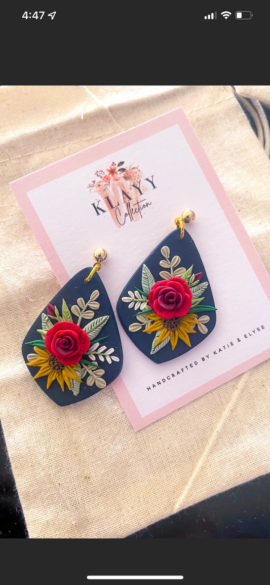 Navy and Red Floral Bouquet with Gold Stud