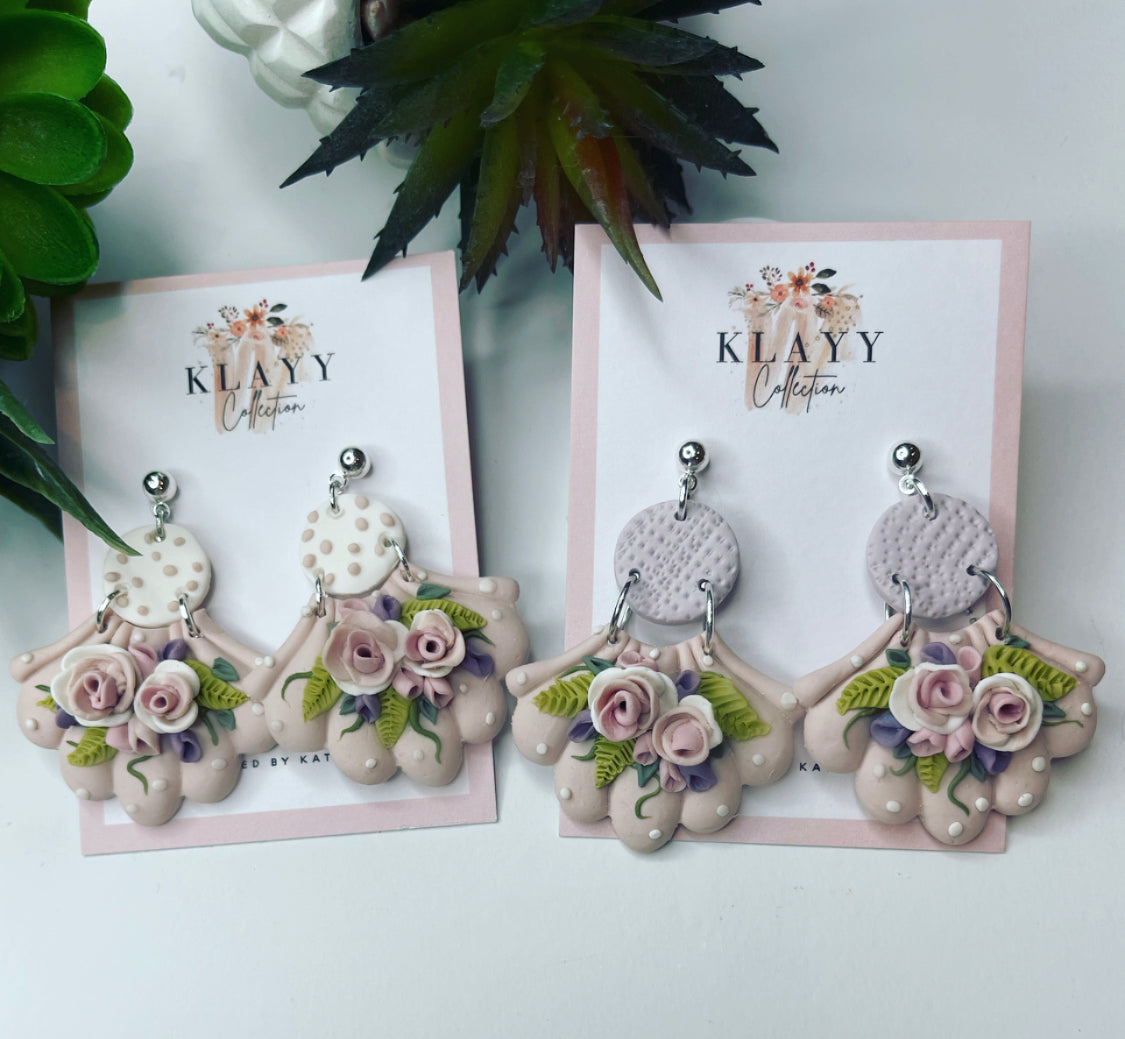 Stunning vintage shabby chic polymer clay earrings with scollop